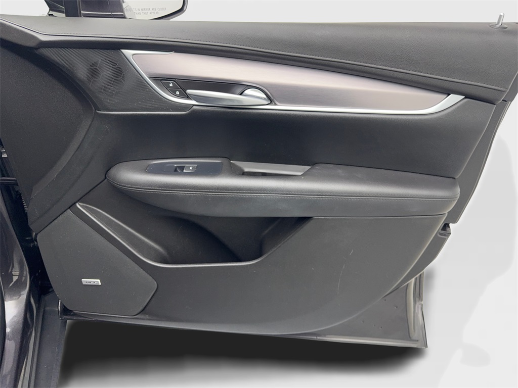 Vehicle image 46 of 90