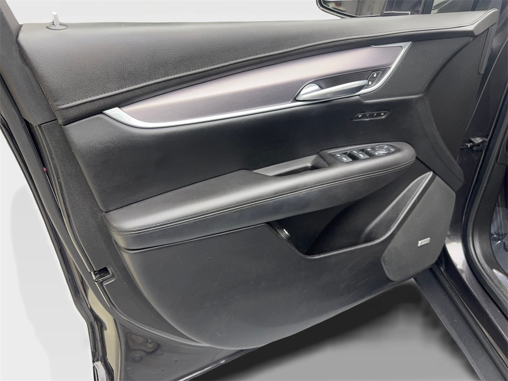 Vehicle image 31 of 90