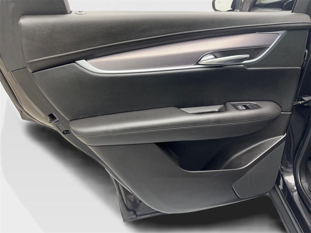 Vehicle image 37 of 90