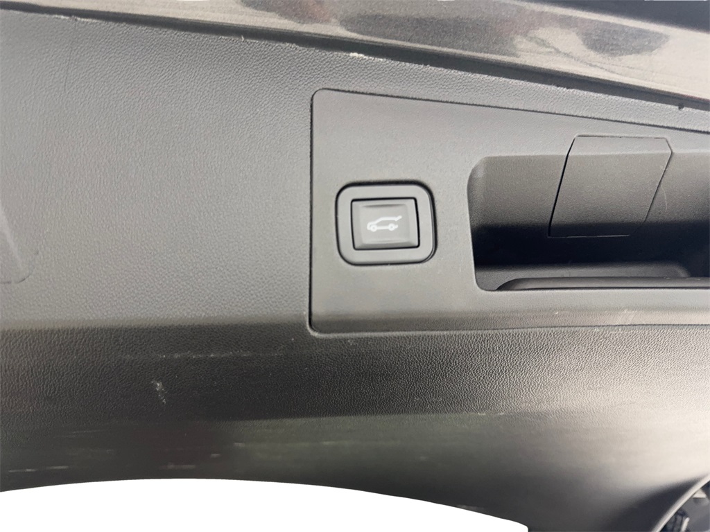Vehicle image 83 of 90