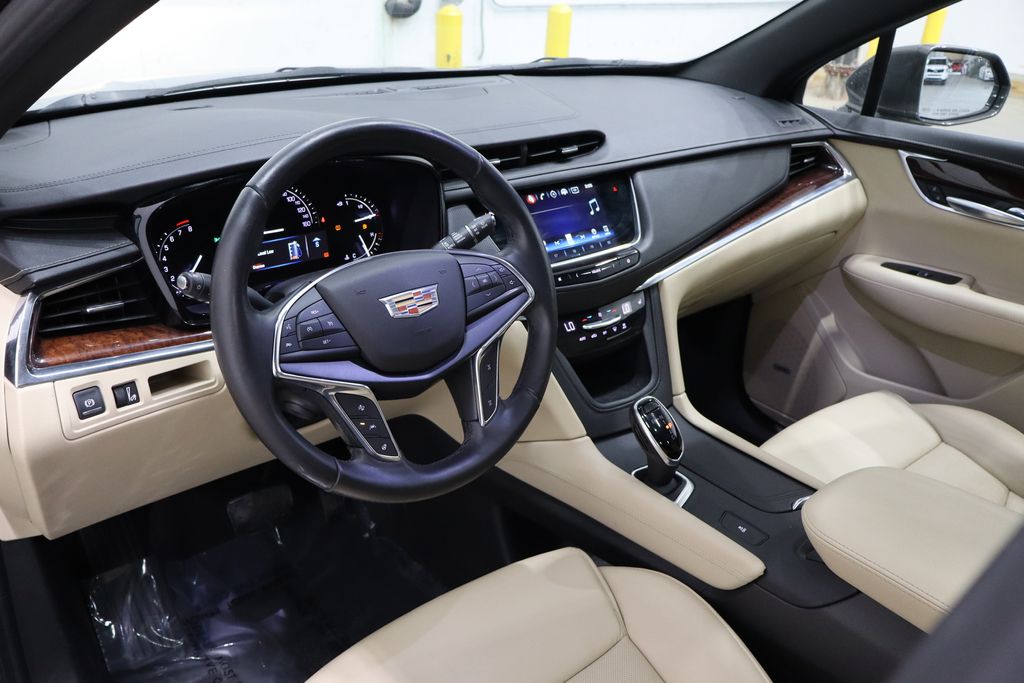 Vehicle image 21 of 44