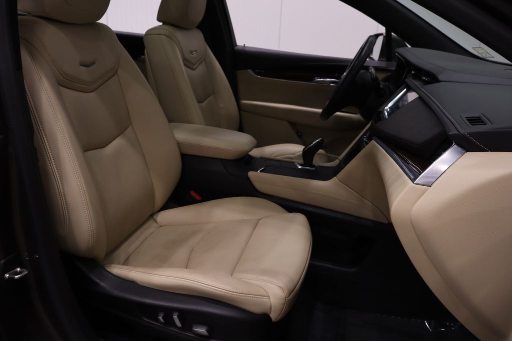 Vehicle image 12 of 44