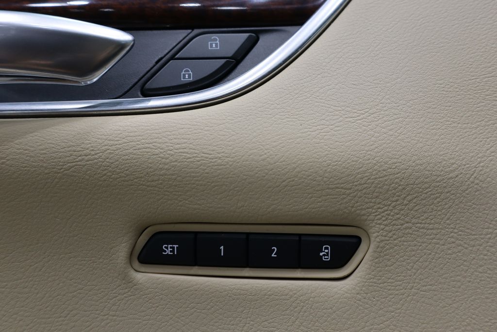 Vehicle image 15 of 44