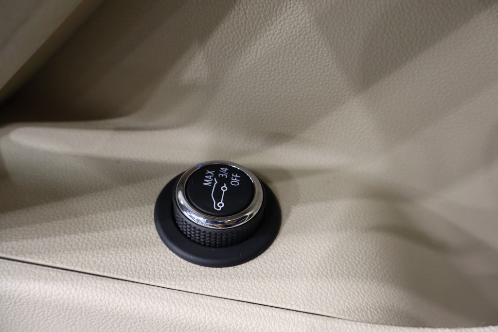 Vehicle image 16 of 44