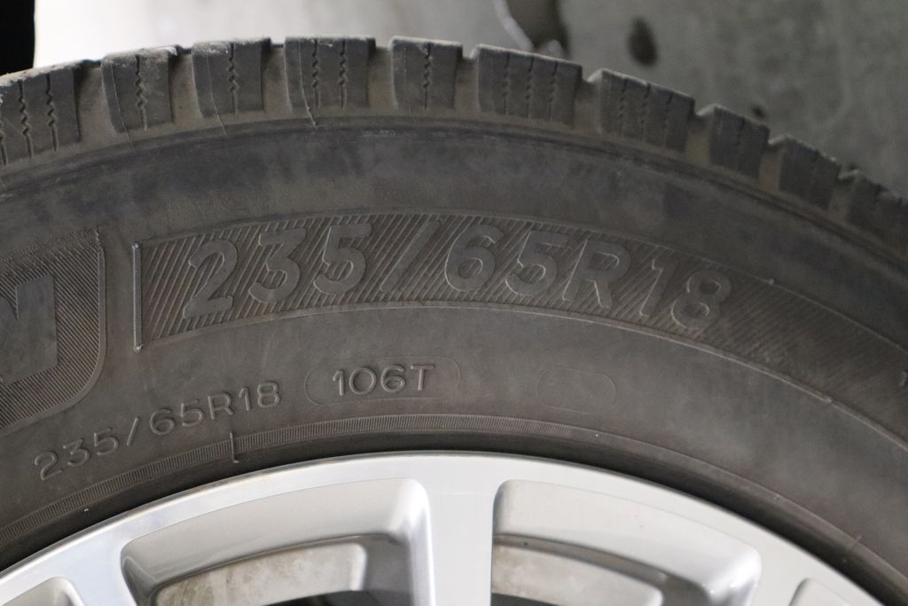 Vehicle image 41 of 44