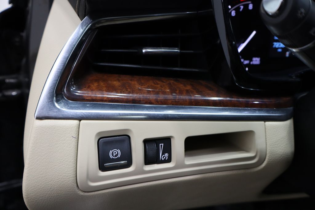 Vehicle image 18 of 44