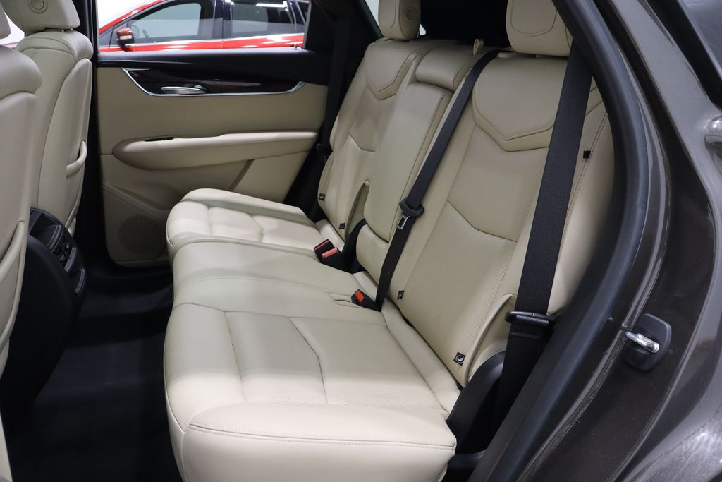 Vehicle image 10 of 44