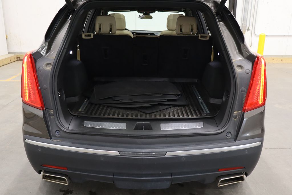 Vehicle image 11 of 44