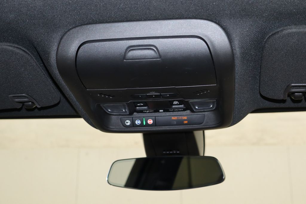 Vehicle image 26 of 44