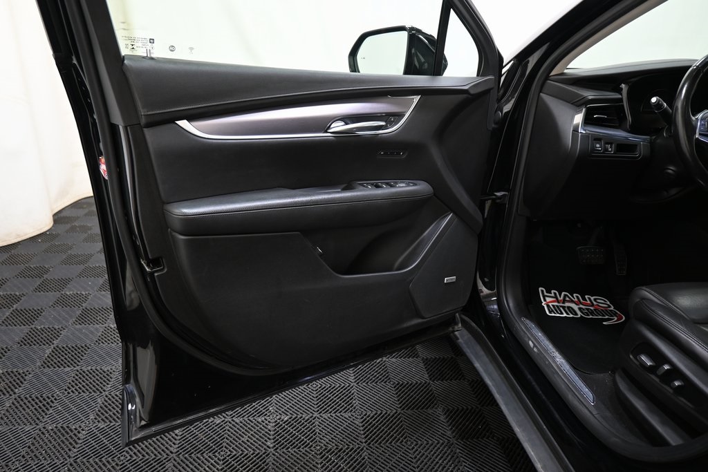 Vehicle image 23 of 47