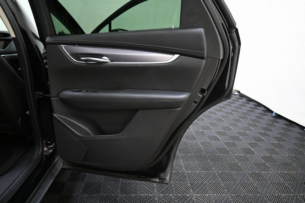 Vehicle image 27 of 47