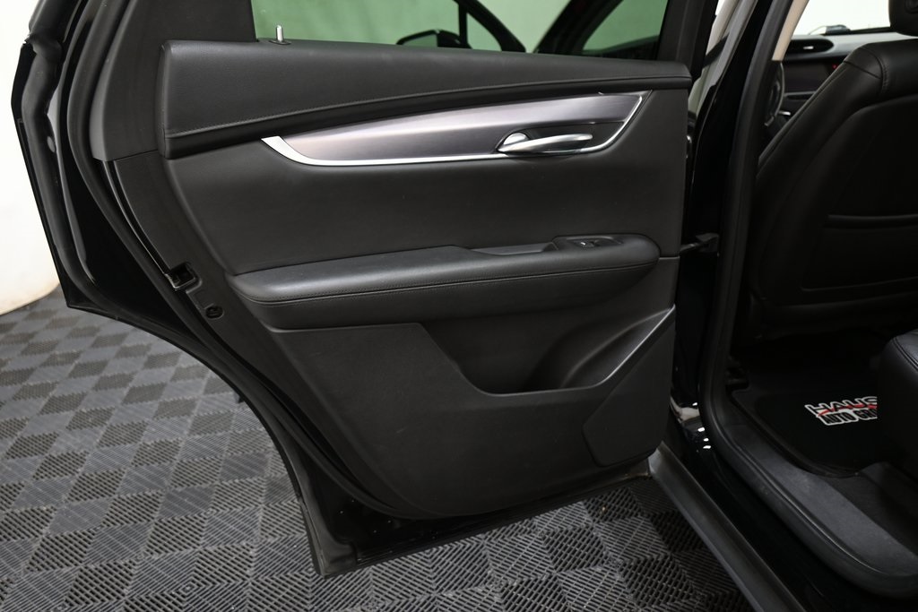 Vehicle image 21 of 47