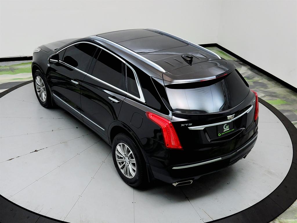 2019 Cadillac XT5 Luxury Image 2 of 45