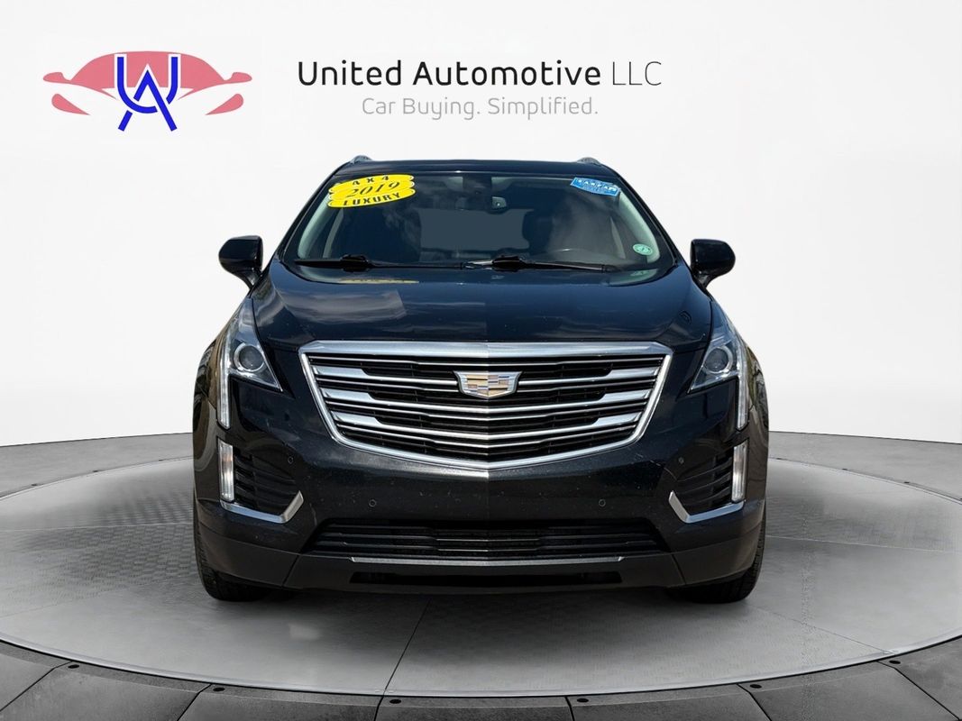 2019 Cadillac XT5 Luxury Image 2 of 42