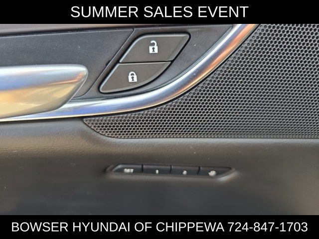 Vehicle image 14 of 21