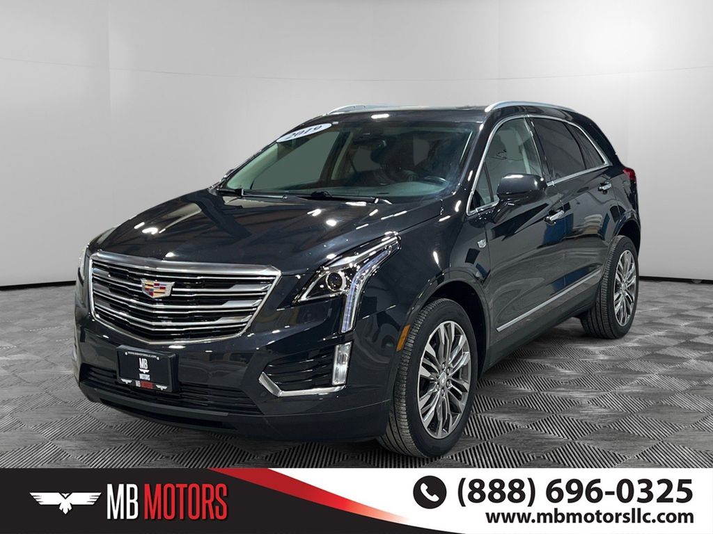 2019 Cadillac XT5 Luxury Image 1 of 44