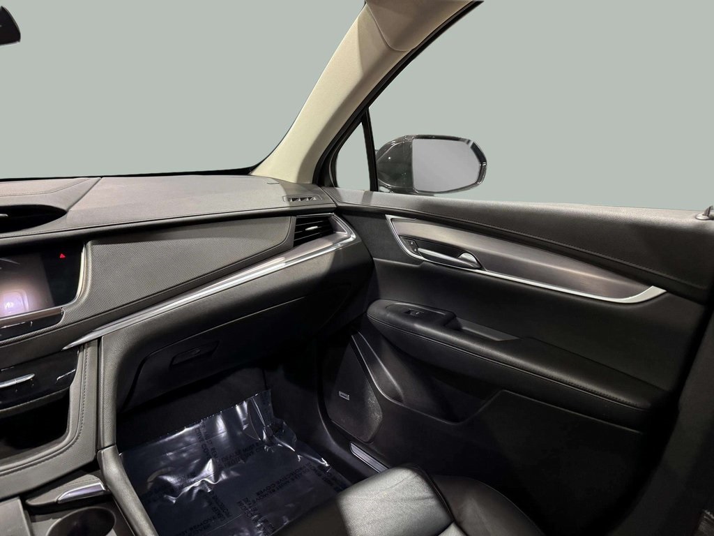 Vehicle image 21 of 35