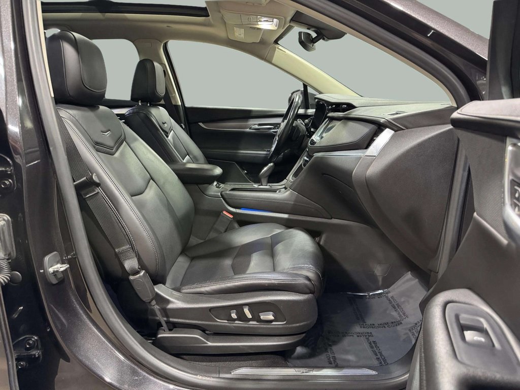 Vehicle image 17 of 35