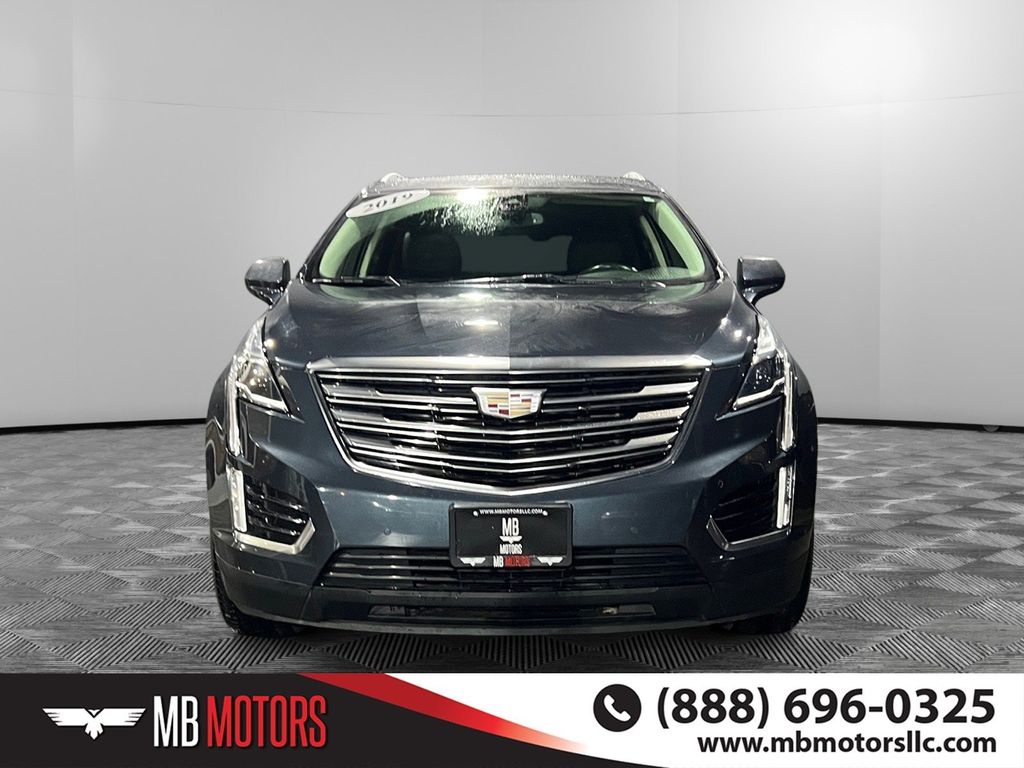 2019 Cadillac XT5 Luxury Image 2 of 44