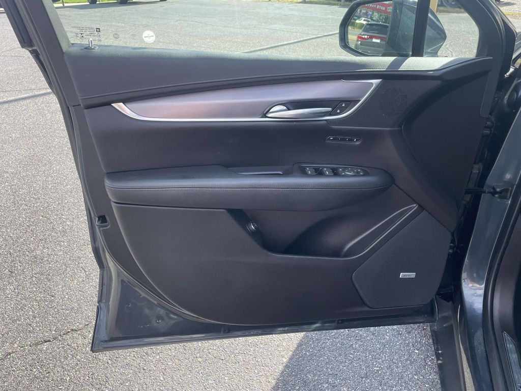 Vehicle image 24 of 45