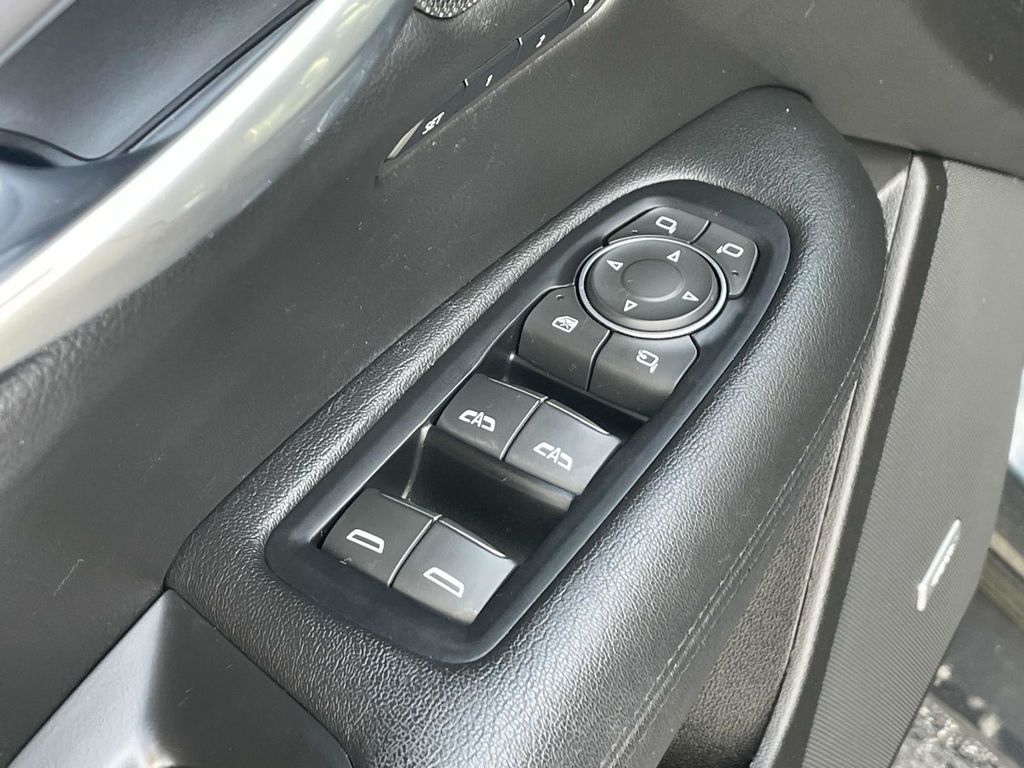 Vehicle image 25 of 45