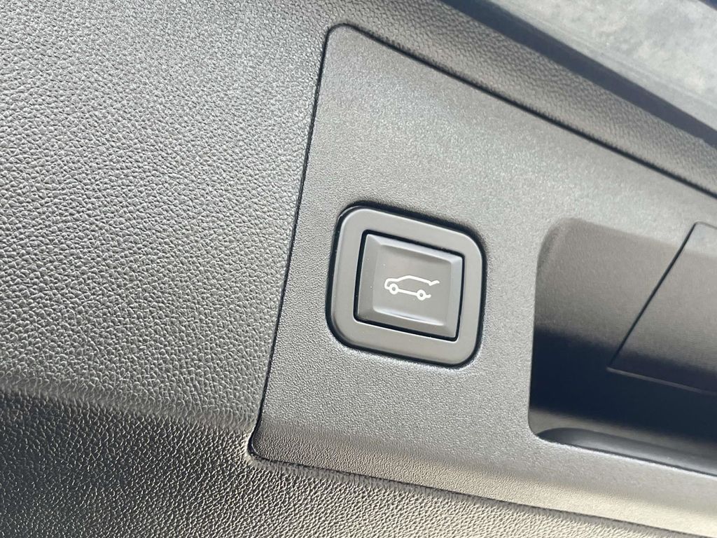 Vehicle image 19 of 45