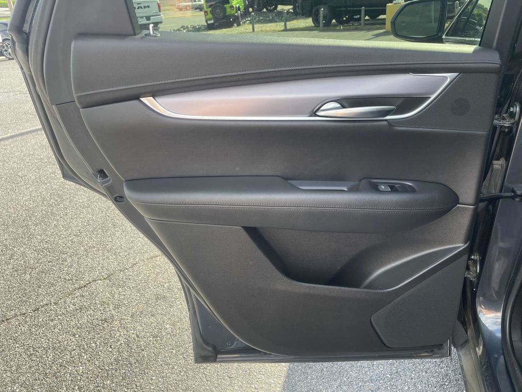 Vehicle image 21 of 45