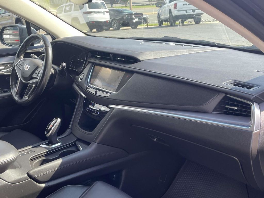 Vehicle image 14 of 45