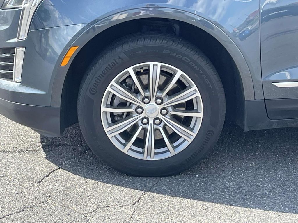 Vehicle image 10 of 45