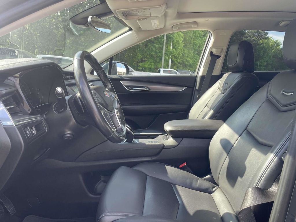 Vehicle image 26 of 45