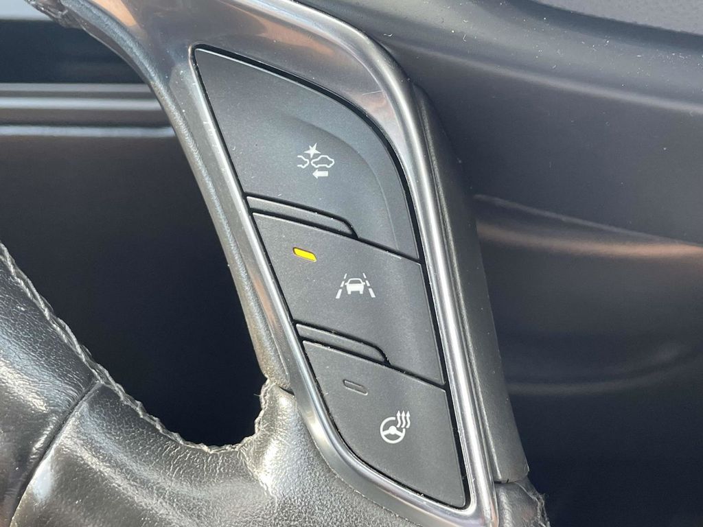Vehicle image 32 of 45