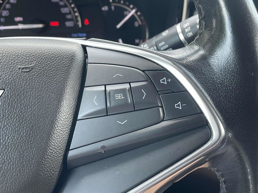 Vehicle image 33 of 45
