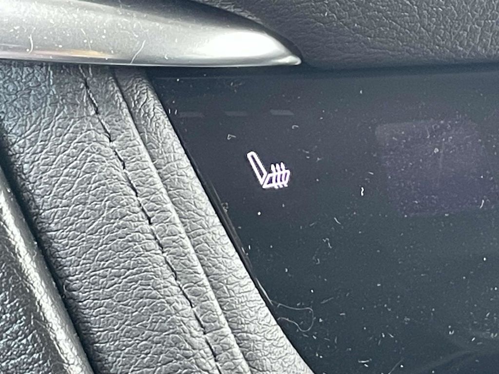 Vehicle image 41 of 45
