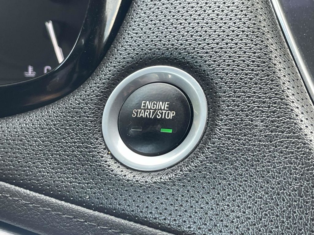 Vehicle image 37 of 45