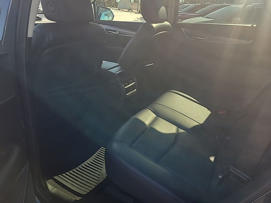 Vehicle image 25 of 29