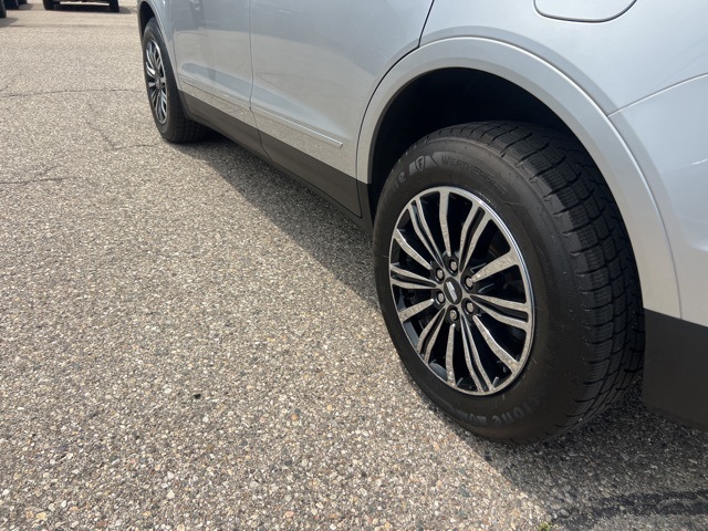 Vehicle image 9 of 31
