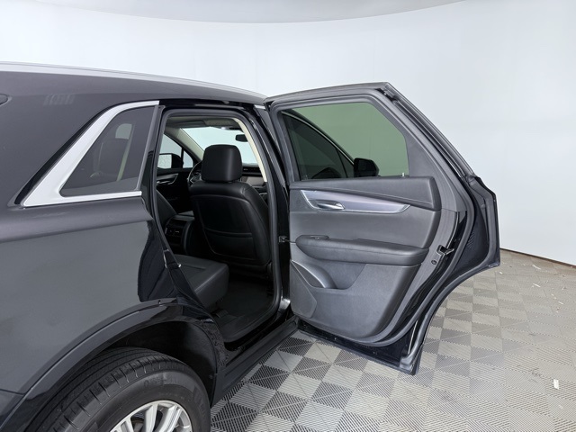 Vehicle image 32 of 37