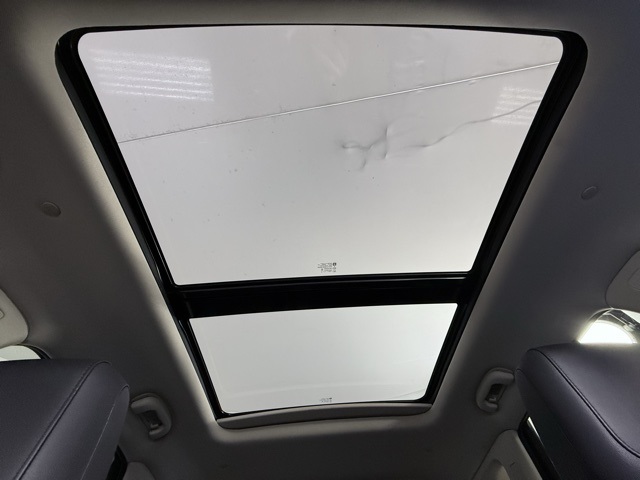 Vehicle image 17 of 37