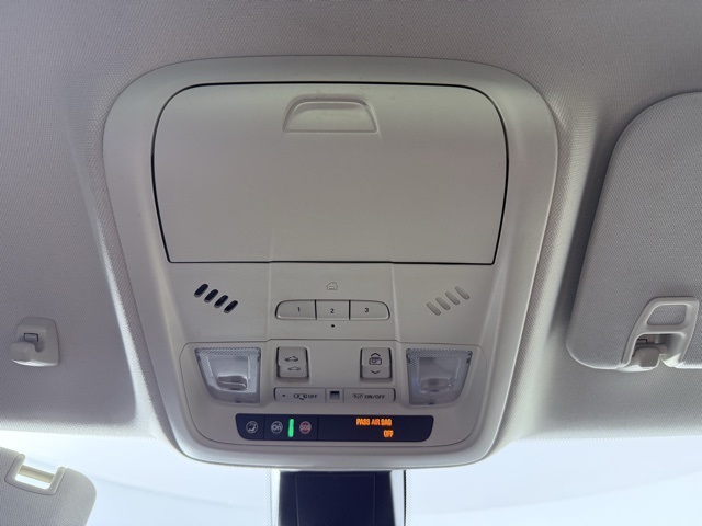 Vehicle image 31 of 37