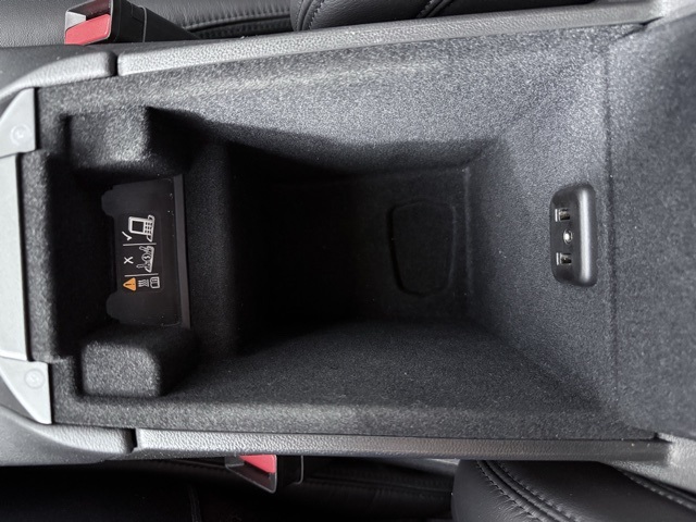 Vehicle image 25 of 37