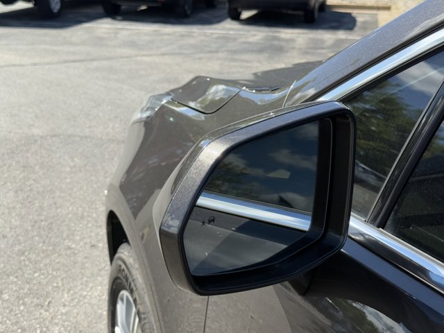 Vehicle image 10 of 32