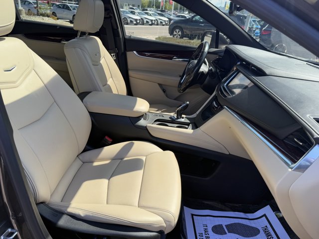 Vehicle image 24 of 32