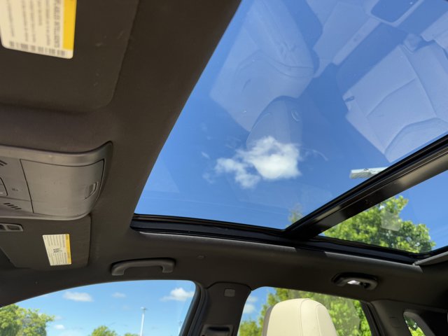 Vehicle image 27 of 32