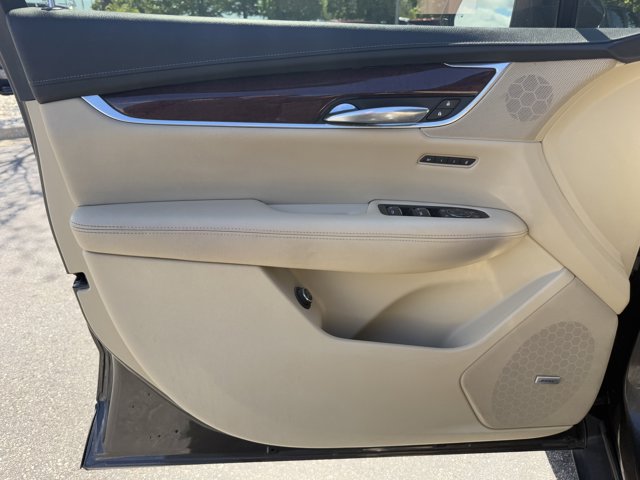 Vehicle image 13 of 32
