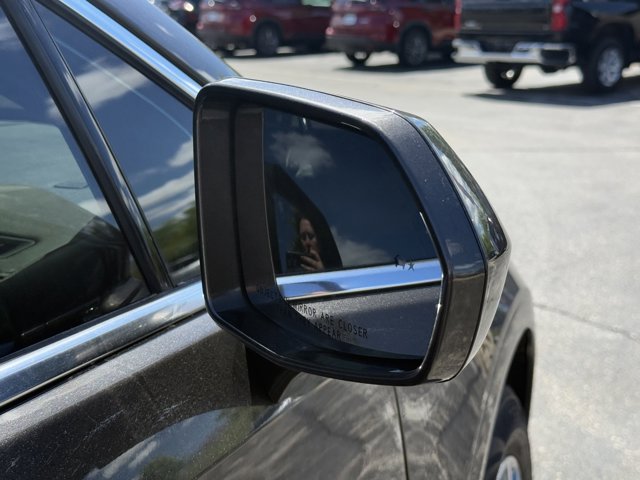 Vehicle image 23 of 32