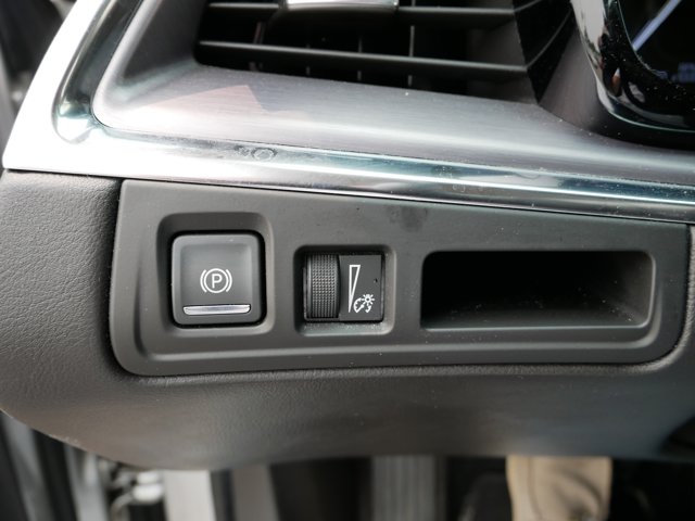 Vehicle image 19 of 23