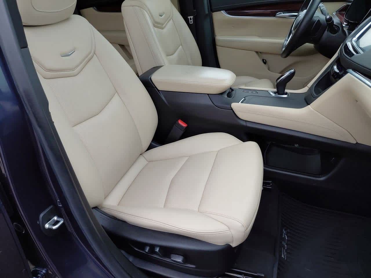 Vehicle image 21 of 35
