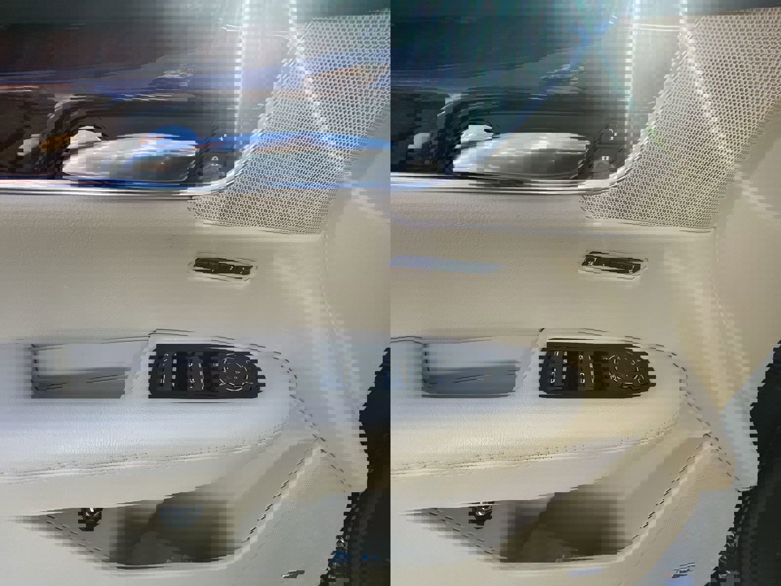 Vehicle image 24 of 36