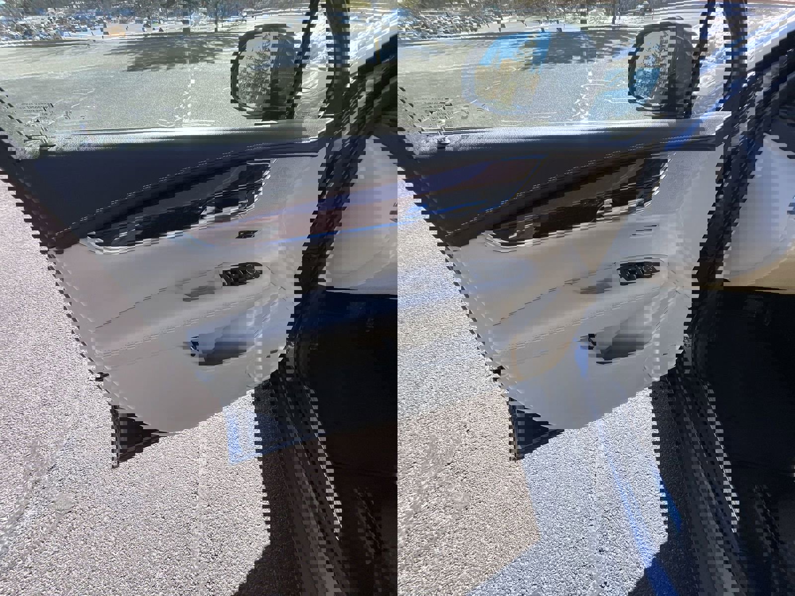 Vehicle image 23 of 36