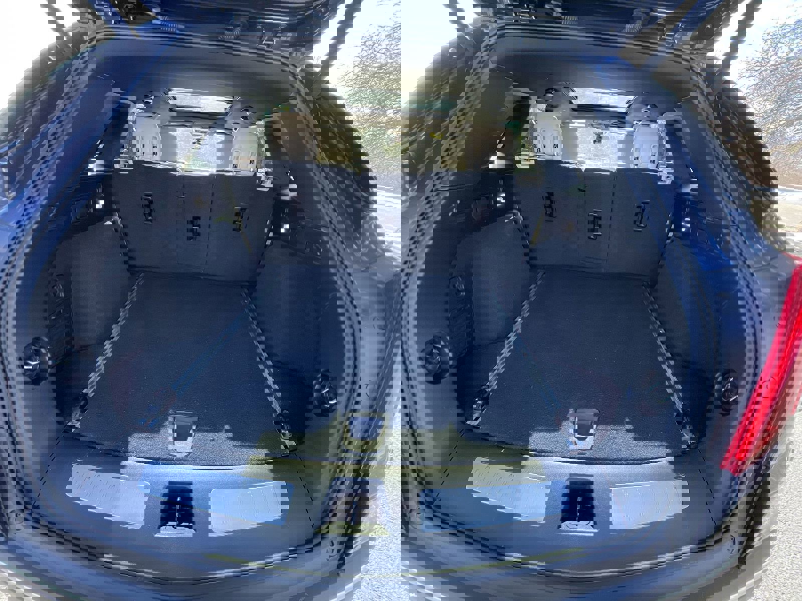 Vehicle image 27 of 36